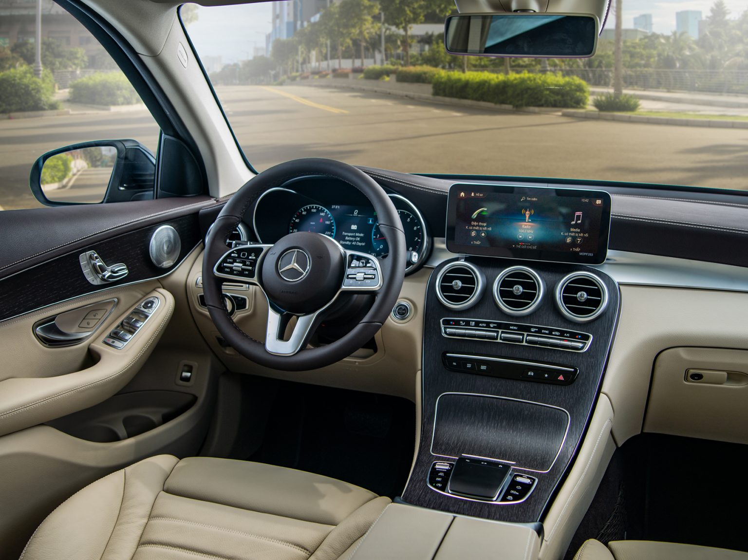 Thuê xe Mercedes-Benz 4 Chỗ GLC tại Hồ Chí Minh