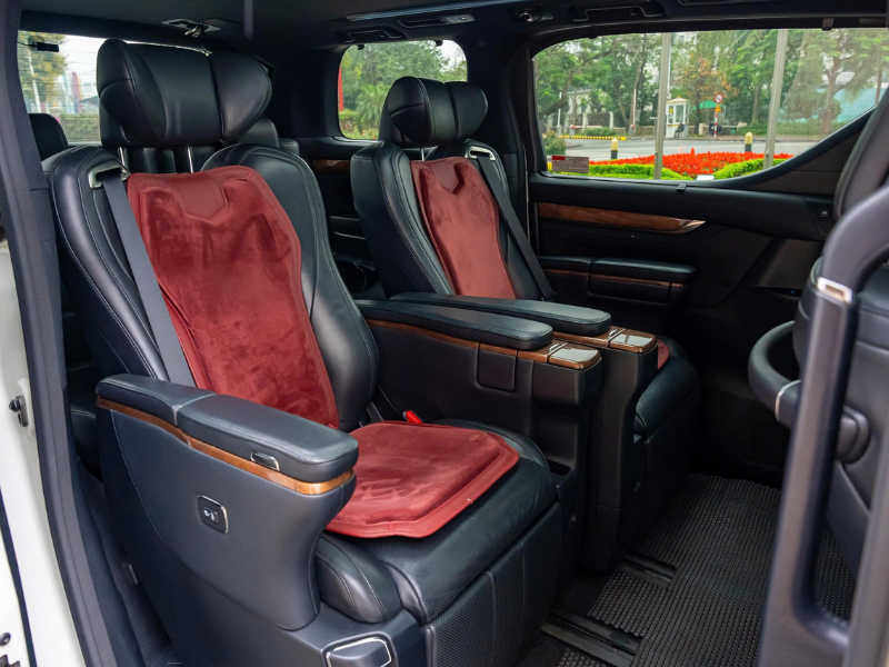 Cho Thuê Xe Toyota Alphard 7 Chỗ Màu Đen Tại Hà Nội