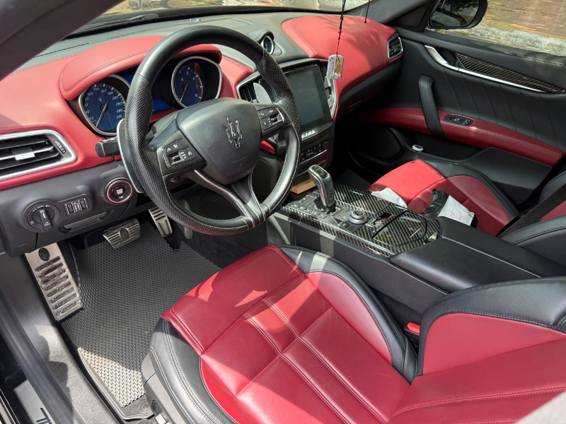 Thuê Xe Maserati Ghibli 4 Chỗ Tại TP.HCM