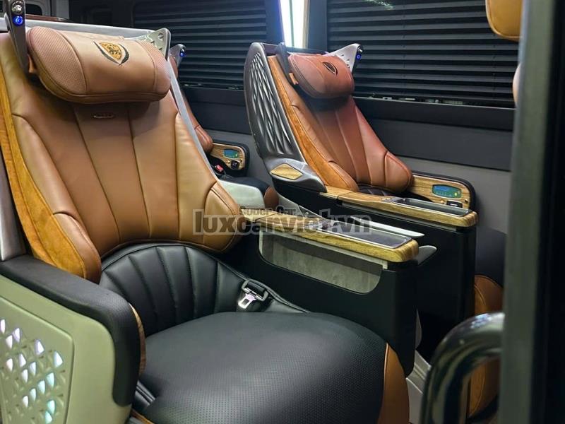 Cho Thuê Xe Solati Limousine Dcar Vip 9 Chỗ Tại Hồ Chí Minh - Sang Trọng, Tiện Nghi, Giá Tốt