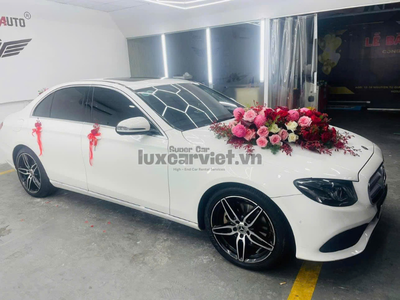 Thuê Xe Hoa Mercedes C 4 Chỗ Tại TP.HCM