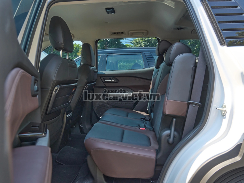 Thuê Xe Mitsubishi Destinator 7 Chỗ Màu Trắng Tại Hồ Chí Minh