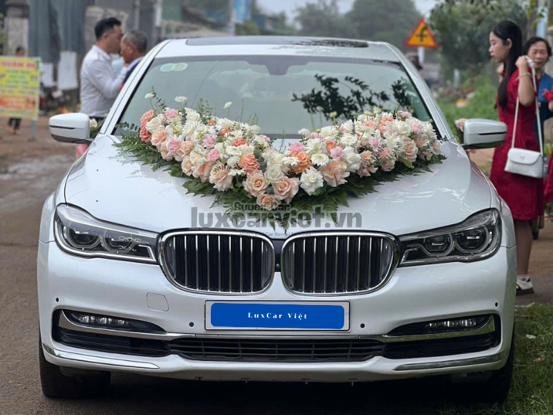 Thuê Xe Hoa BMW 7 Series 4 Chỗ Tại TP.HCM