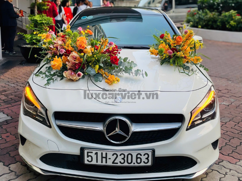 Thuê Xe Hoa Mercedes C 4 Chỗ Tại TP.HCM