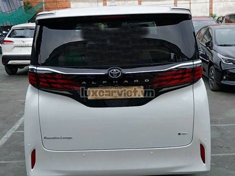 Thuê Xe Toyota Alphard 7 Chỗ Tại TP.HCM