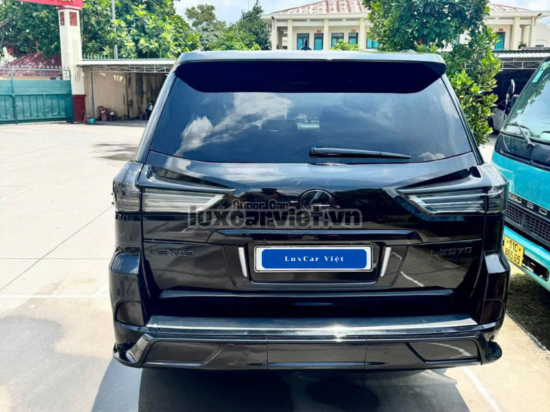 Thuê Xe Lexus LX 570 7 Chỗ Tự Lái Tại Hồ Chí Minh