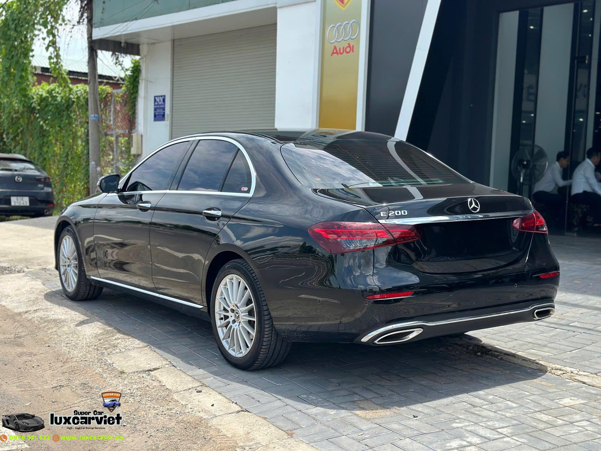 Thuê Xe Tự Lái Mercedes-Benz E200 4 Chỗ Tại TP Hồ Chí Minh