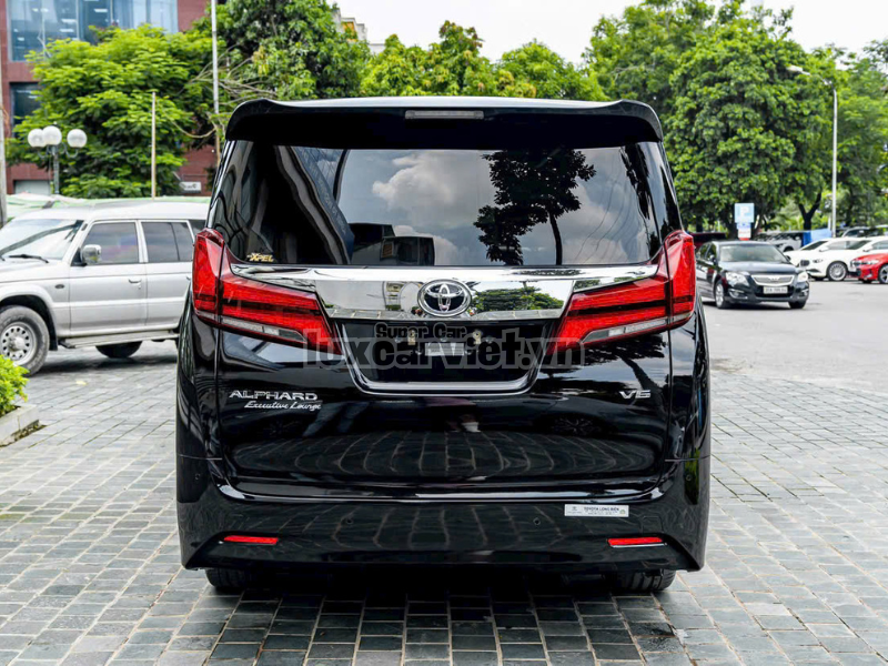 Thuê Xe Toyota Alphard 7 Chỗ Có Tài Xế Tại TP.HCM