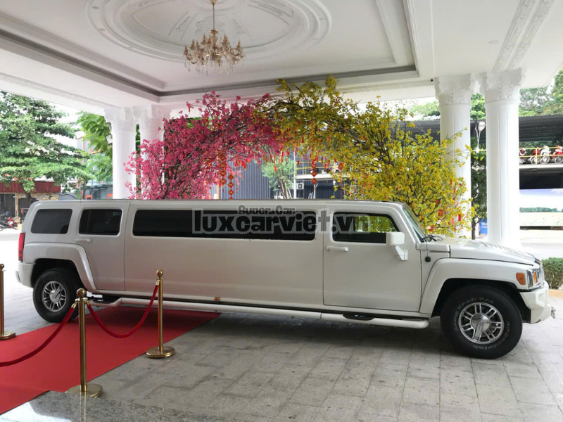 Cho Thuê Xe Hummer H3 Limousine Dài Tại TP.HCM Của Luxcar Việt