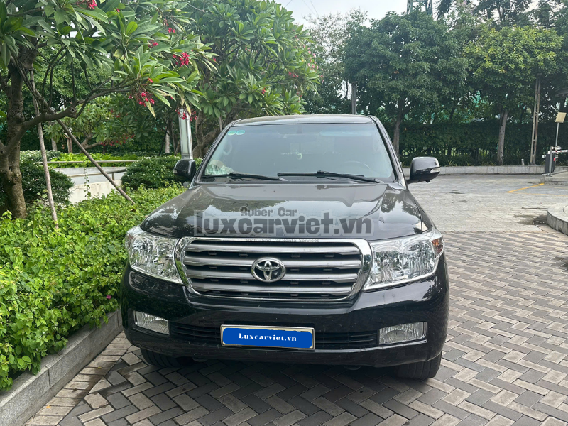Cho Thuê Xe Land Cruiser 7 Chỗ Màu Đen Có Tài, Tự Lái Tại TP.HCM