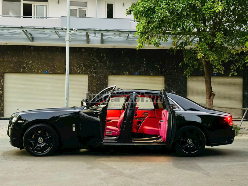 Cho Thuê Rolls-Royce Ghost Màu Đen Tại Hồ Chí Minh