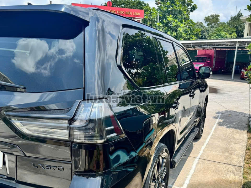 Thuê Xe Lexus LX 570 7 Chỗ Tự Lái Tại Hồ Chí Minh