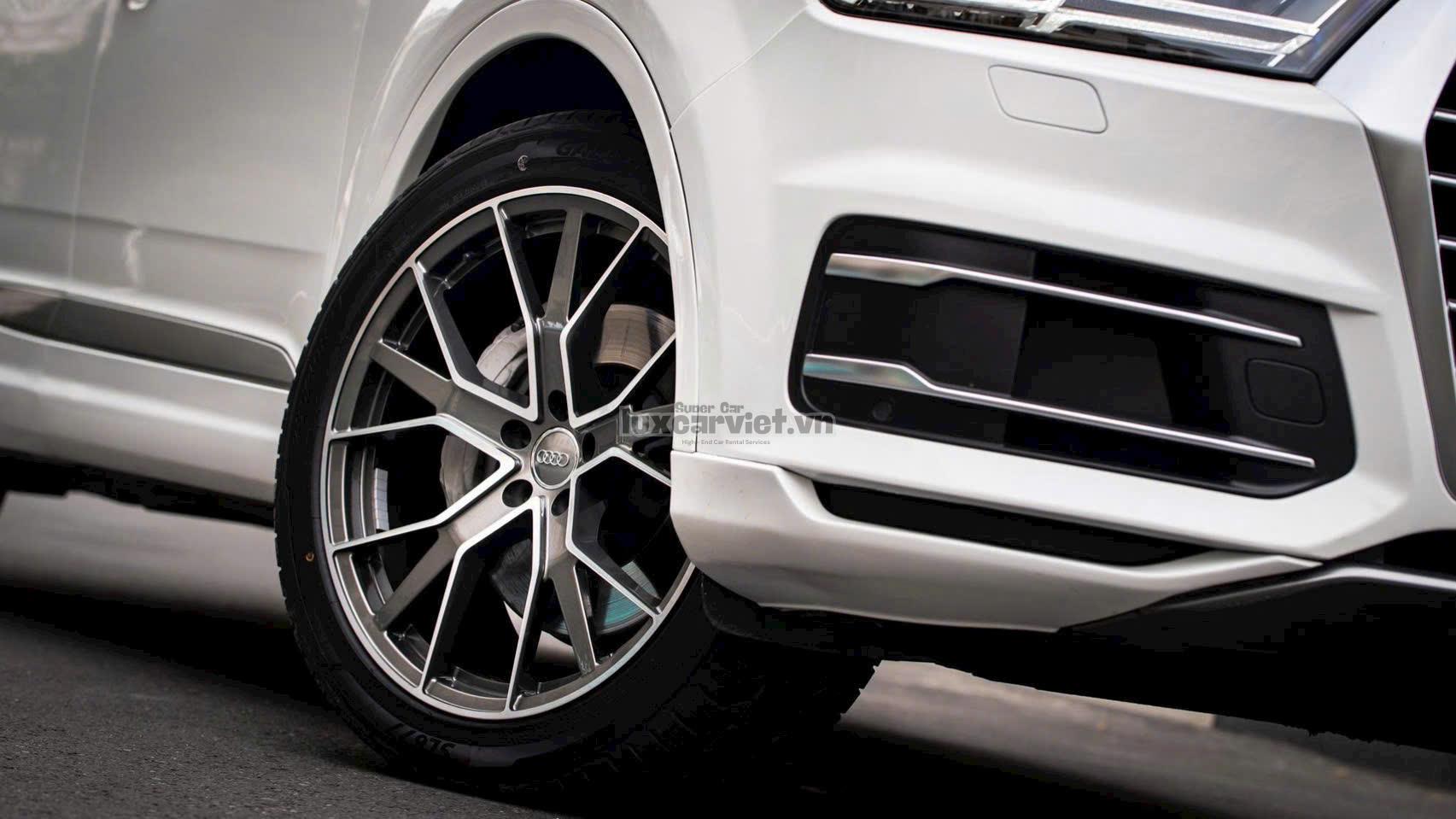 Dịch Vụ Cho Thuê Xe Ô Tô Audi Q7 Cao Cấp Tại TP.HCM