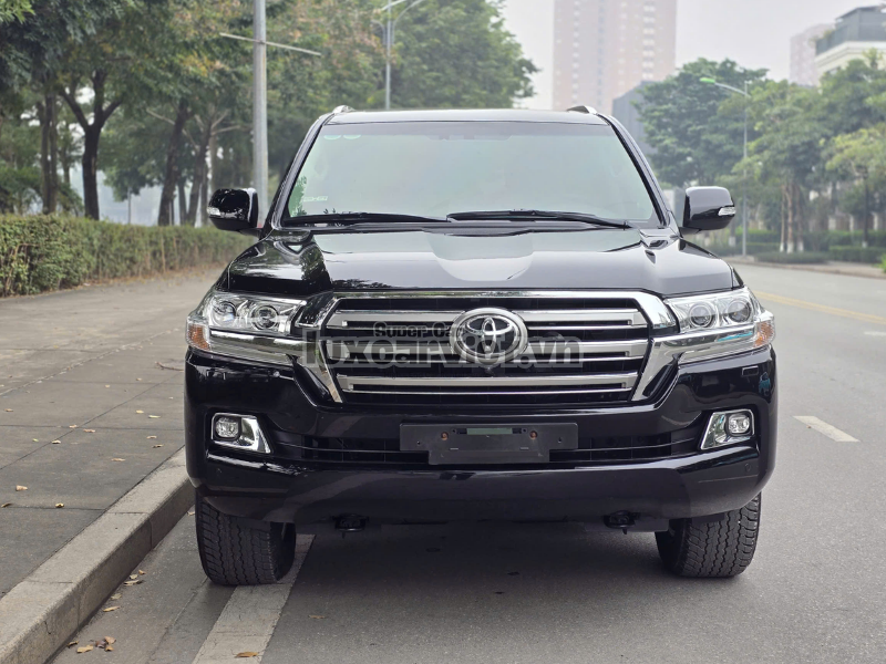 Cho Thuê Xe Land Cruiser 7 Chỗ Màu Đen Có Tài, Tự Lái Tại TP.HCM