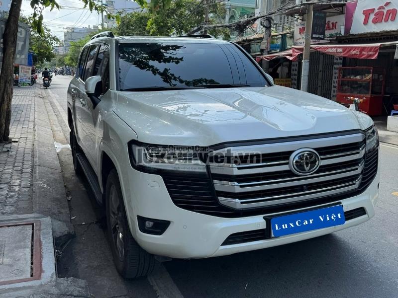 Thuê Xe Land Cruiser LC300 7 Chỗ Có Tài Hoặc Tự Lái Tại TP.HCM