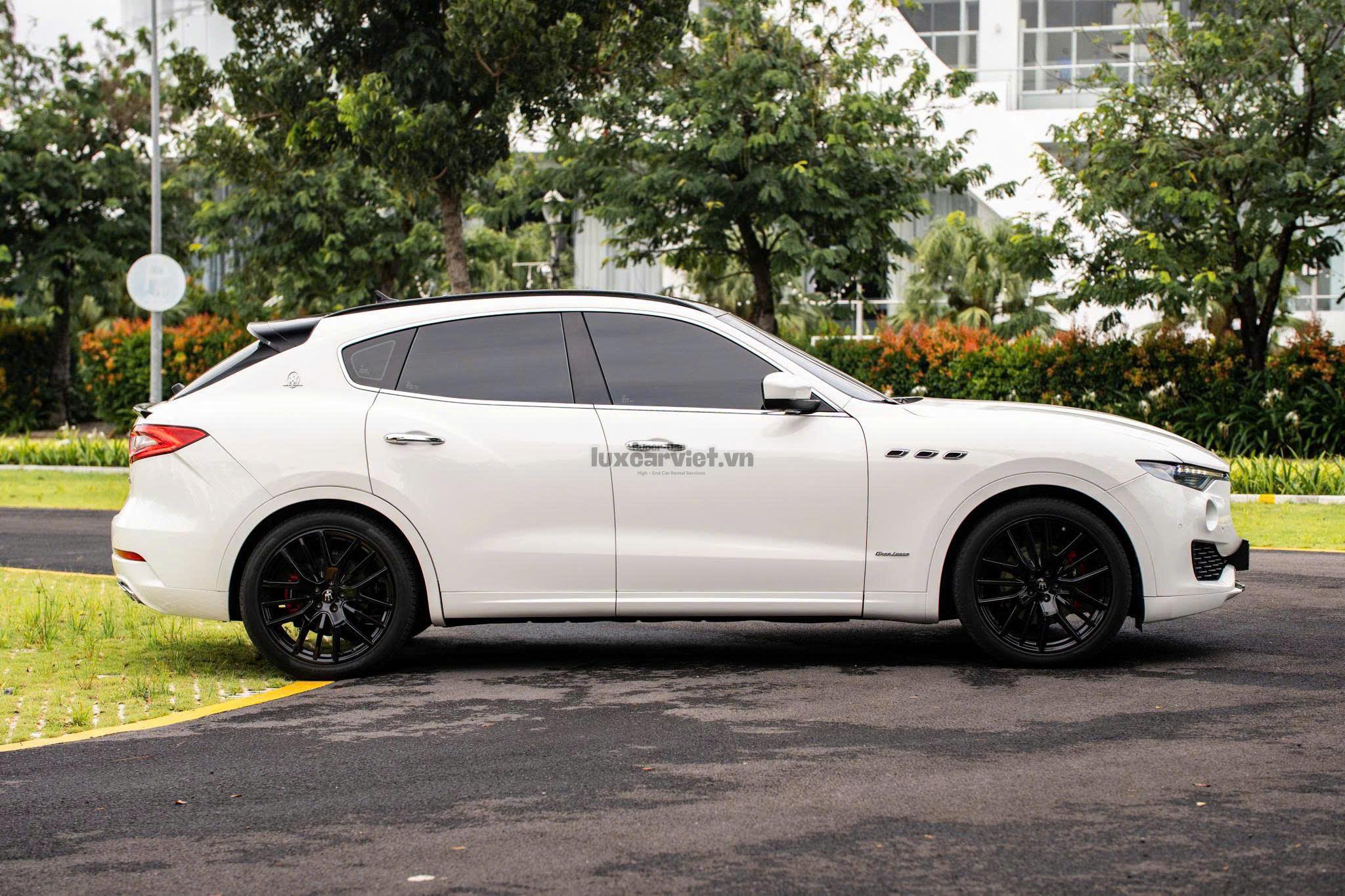 Thuê Xe Maserati Levante 5 Chỗ Tại TP.HCM