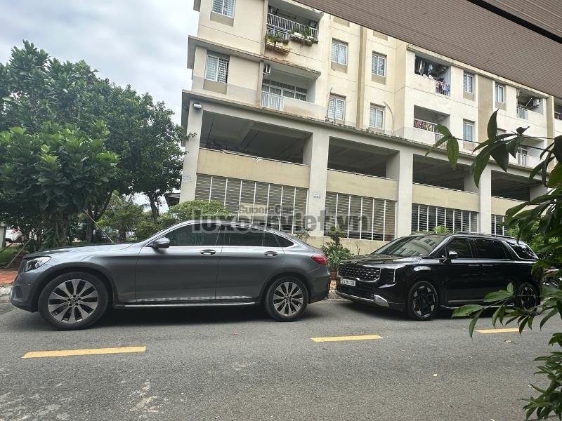 Thuê Xe Mercedes GLC 300 5 Chỗ Có Tài Xế Tại TP.HCM