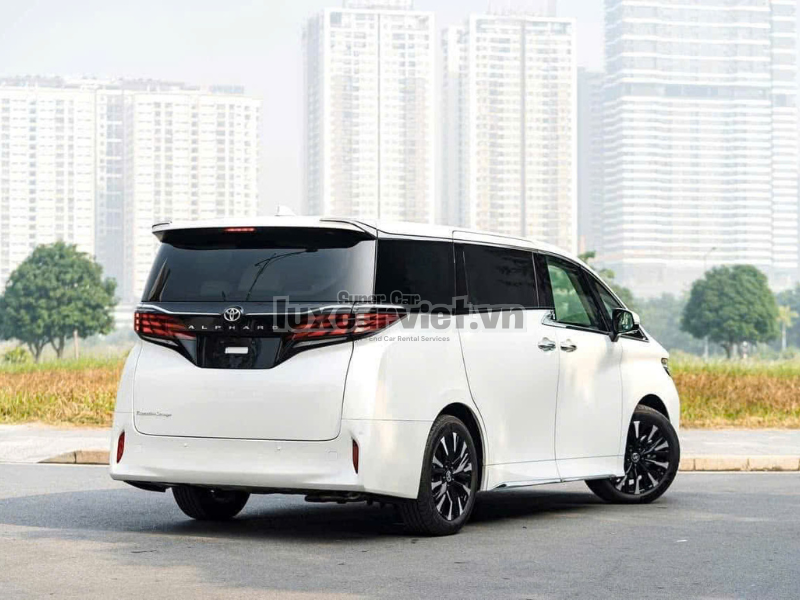 Thuê Xe Toyota Alphard 7 Chỗ Tại TP.HCM