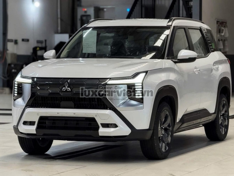 Thuê Xe Mitsubishi Destinator 7 Chỗ Màu Trắng Tại Hồ Chí Minh