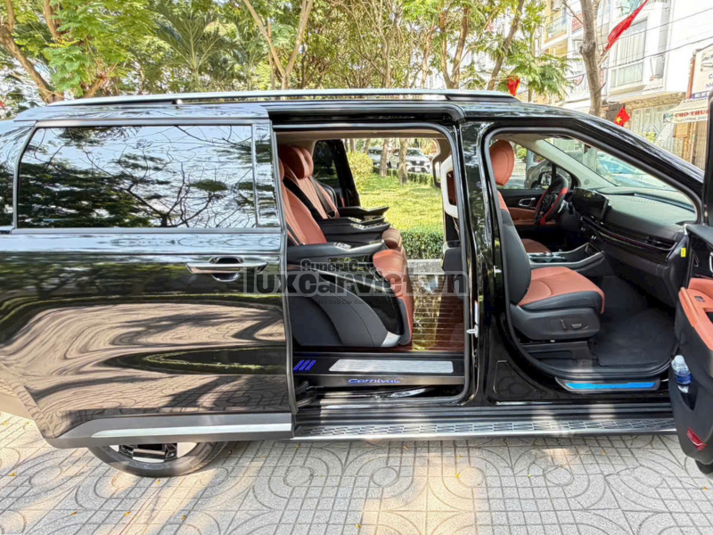 Thuê Xe Carnival Signature 7 Chỗ Có Tài Xế Tại Hồ Chí Minh