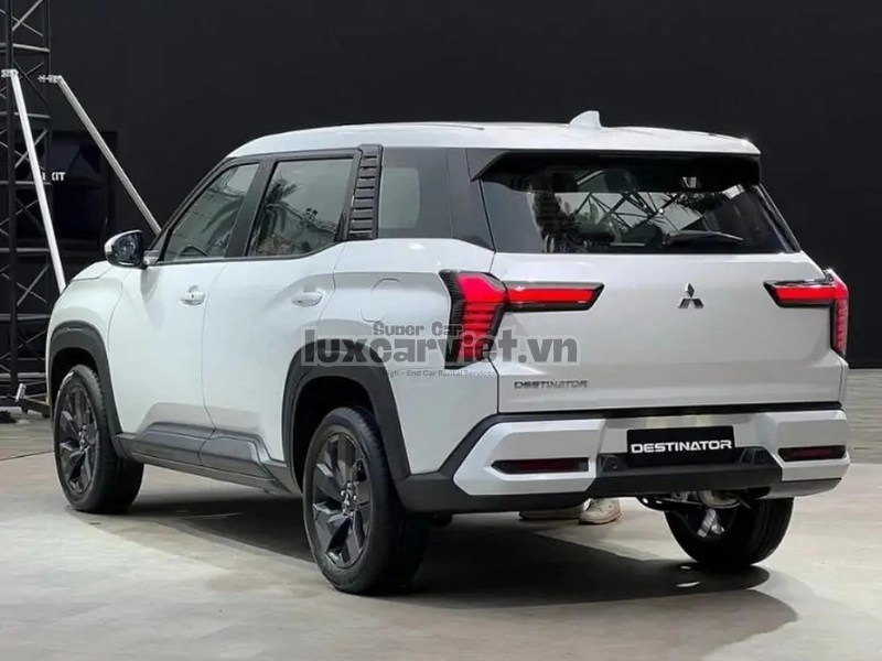 Thuê Xe Mitsubishi Destinator 7 Chỗ Màu Trắng Tại Hồ Chí Minh