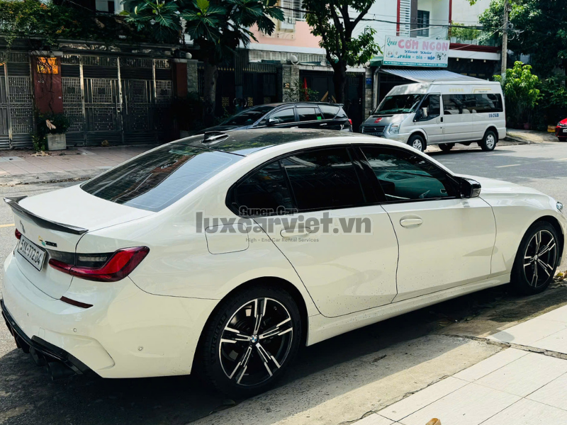 Cho Thuê Xe BMW 320i Tại TP.HCM | Tự Lái & Có Tài Xế