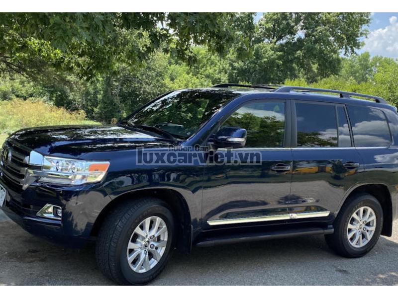 Cho Thuê Xe Land Cruiser 7 Chỗ Màu Đen Có Tài, Tự Lái Tại TP.HCM