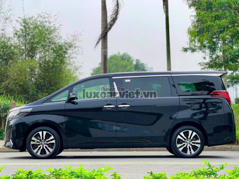 Thuê Xe Toyota Alphard 7 Chỗ Có Tài Xế Tại TP.HCM