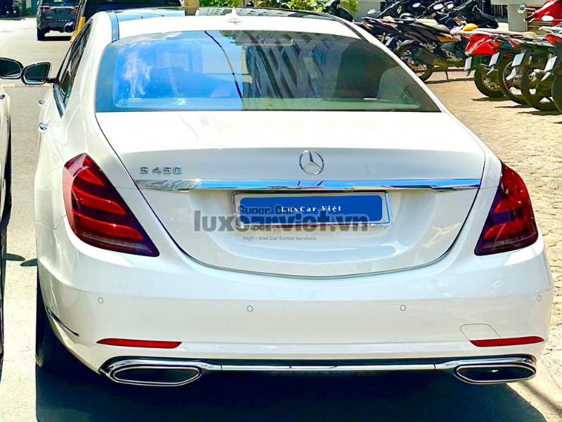 Thuê Xe Mercedes-Benz S450 Luxury 4 Chỗ Màu Trắng Tại TP.HCM – Sedan Hạng Sang, Giá Tốt