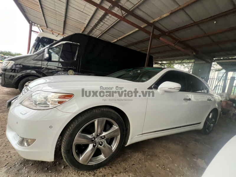 Thuê Xe Lexus LS460 4 Chỗ Có Tài Tại TP.HCM