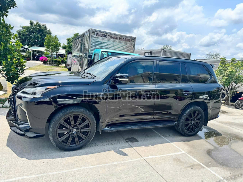 Thuê Xe Lexus LX 570 7 Chỗ Tự Lái Tại Hồ Chí Minh