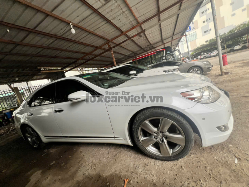 Thuê Xe Lexus LS460 4 Chỗ Có Tài Tại TP.HCM