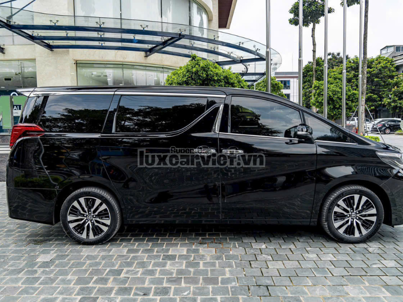 Thuê Xe Toyota Alphard 7 Chỗ Có Tài Xế Tại TP.HCM