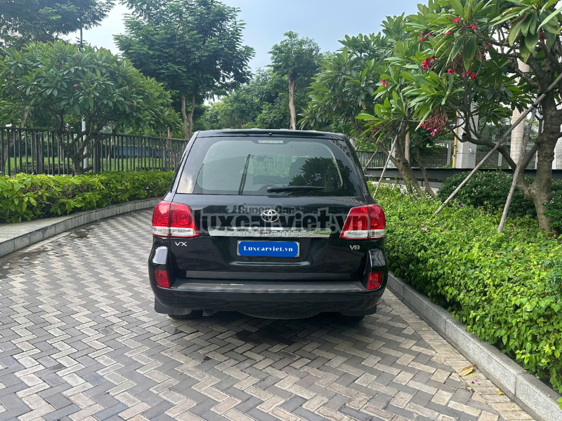 Cho Thuê Xe Land Cruiser 7 Chỗ Màu Đen Có Tài, Tự Lái Tại TP.HCM