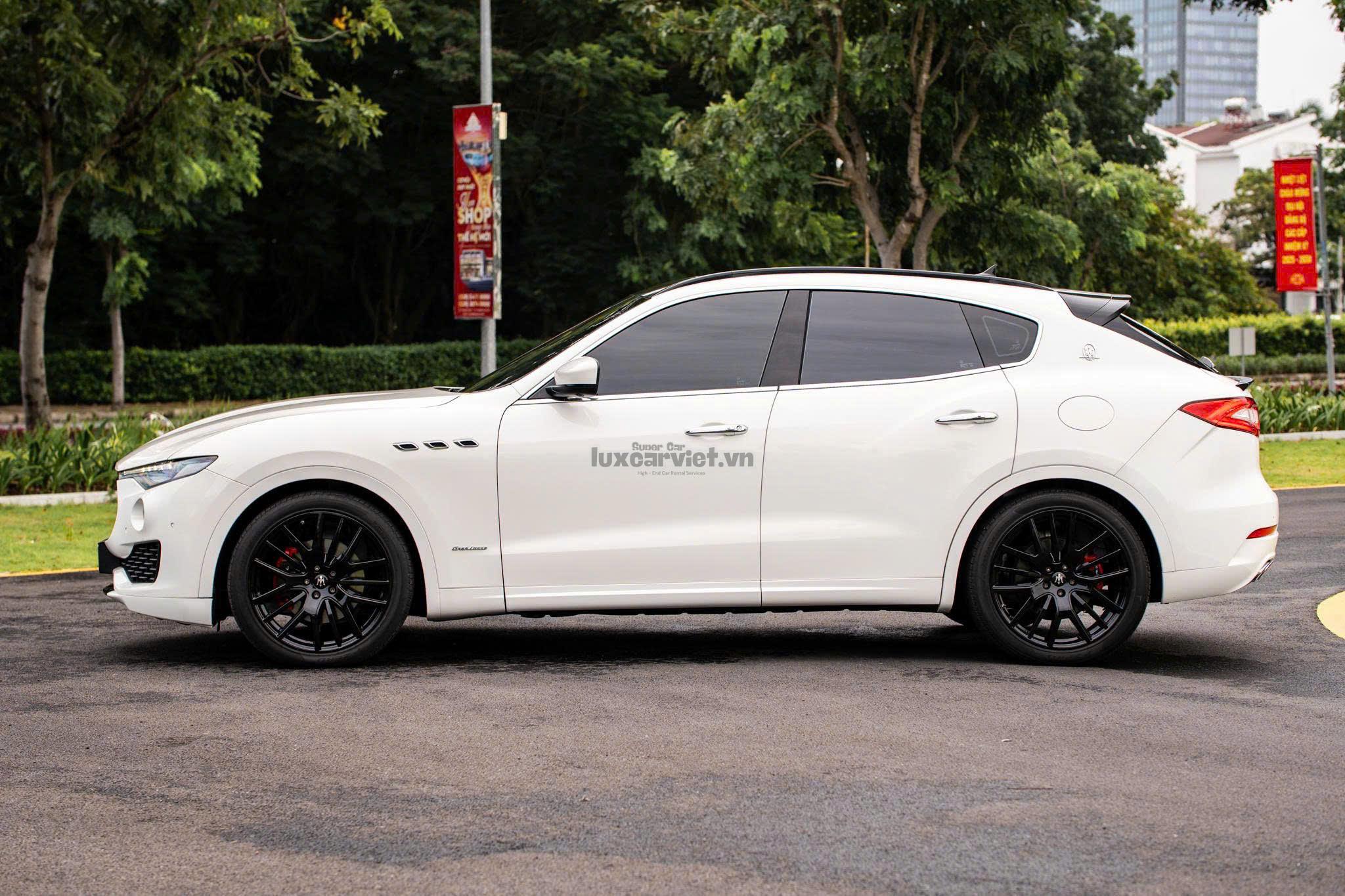 Thuê Xe Maserati Levante 5 Chỗ Tại TP.HCM