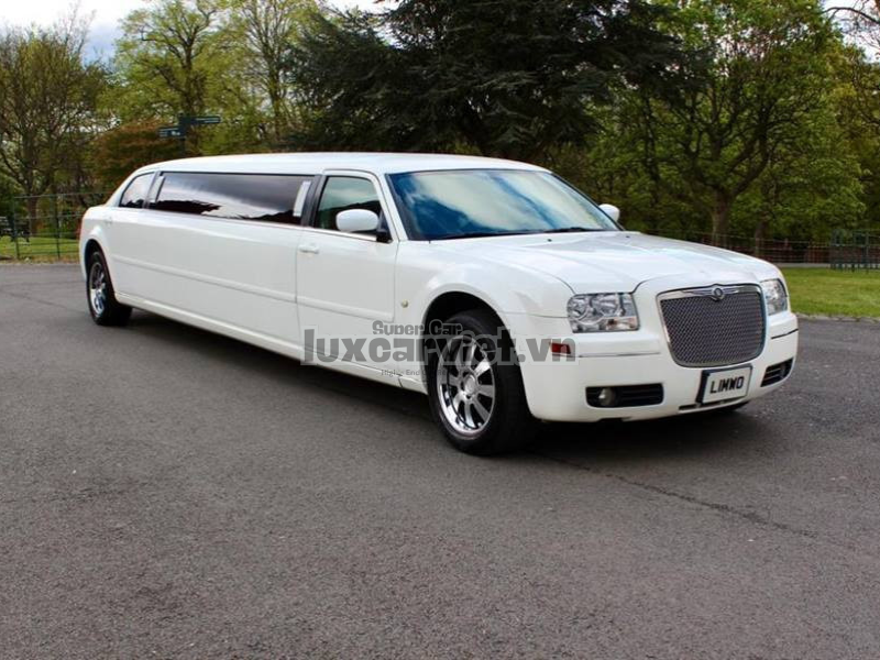 Thuê Xe Chrysler 300 Limousine 8-10 Chỗ Tại TP.HCM LuxCar Việt Giá Tốt