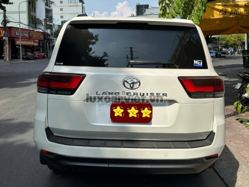 Thuê Xe Land Cruiser LC300 7 Chỗ Có Tài Hoặc Tự Lái Tại TP.HCM