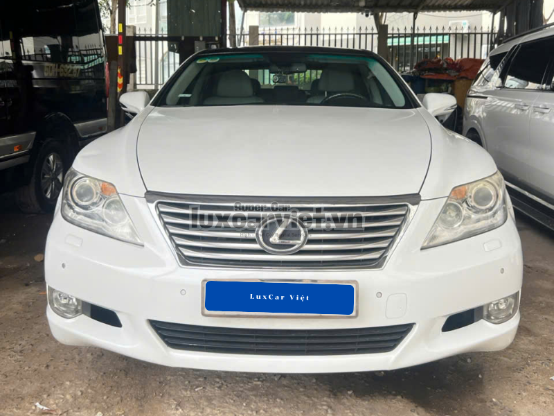 Thuê Xe Lexus LS460 4 Chỗ Có Tài Tại TP.HCM