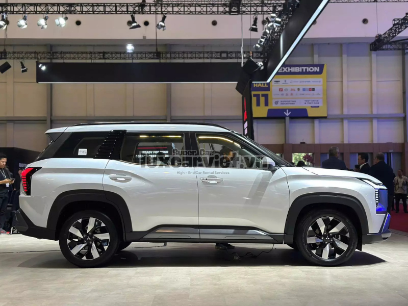 Thuê Xe Mitsubishi Destinator 7 Chỗ Màu Trắng Tại Hồ Chí Minh