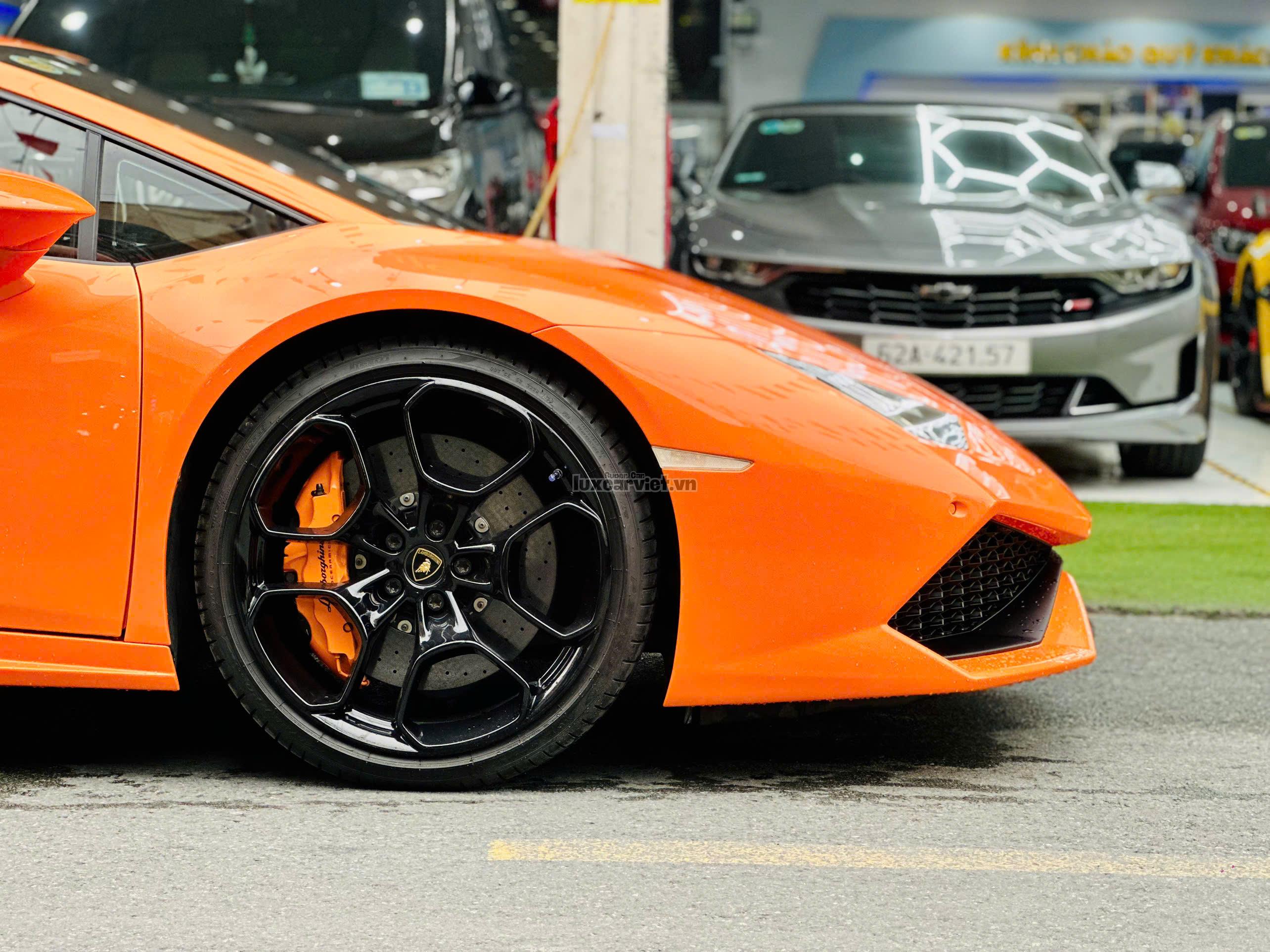 Cho Thuê Siêu Xe Lamborghini Huracan Màu Đỏ Tại Hồ Chí Minh