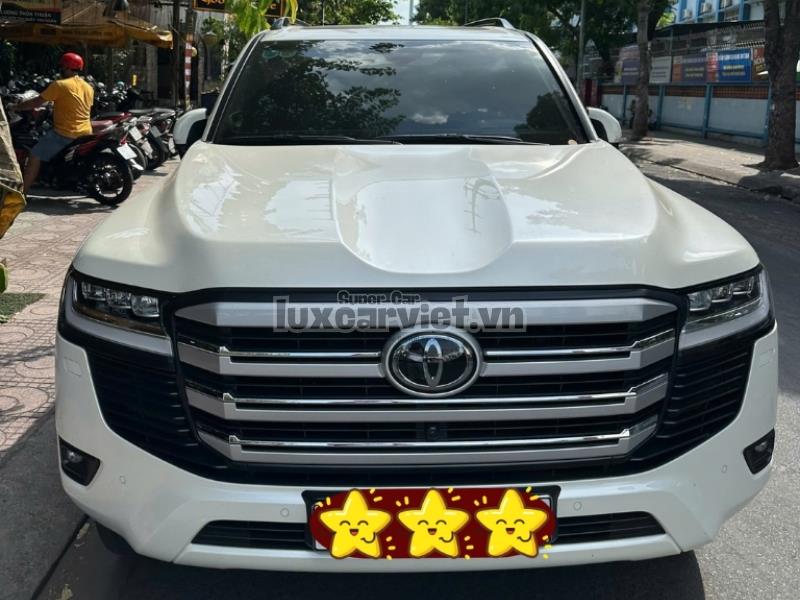 Thuê Xe Land Cruiser LC300 7 Chỗ Có Tài Hoặc Tự Lái Tại TP.HCM