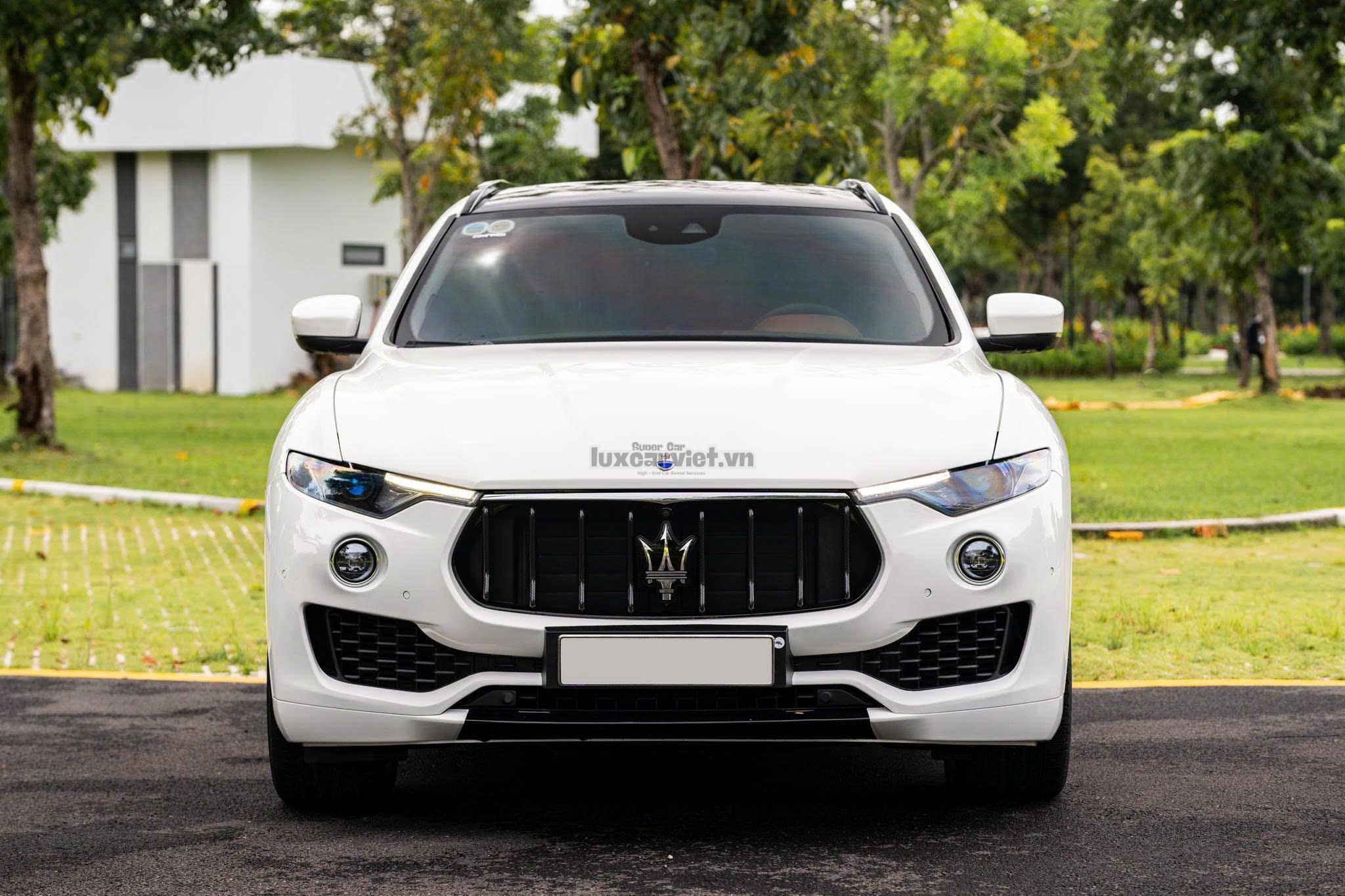 Thuê Xe Maserati Levante 5 Chỗ Tại TP.HCM