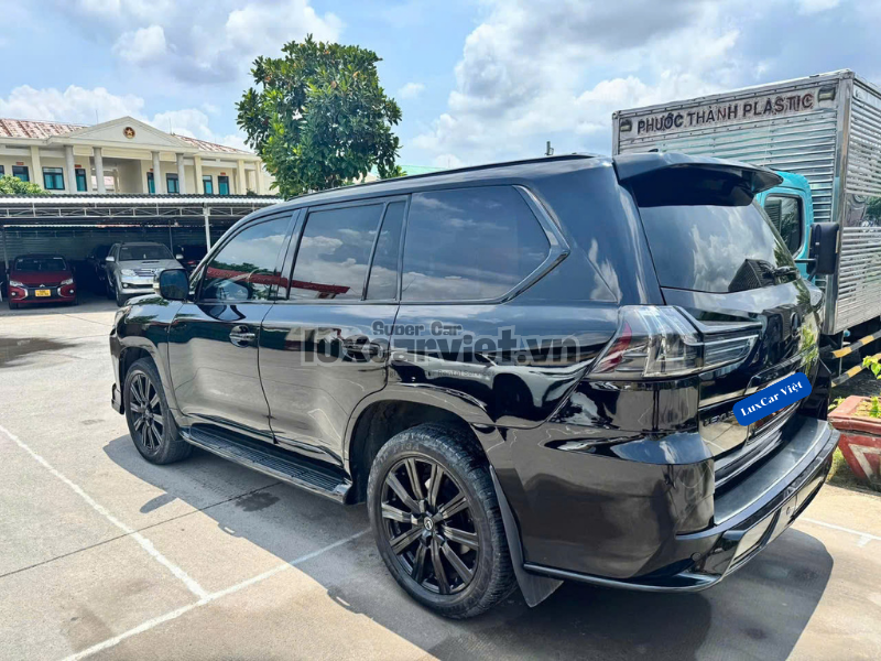 Thuê Xe Lexus LX 570 7 Chỗ Tự Lái Tại Hồ Chí Minh