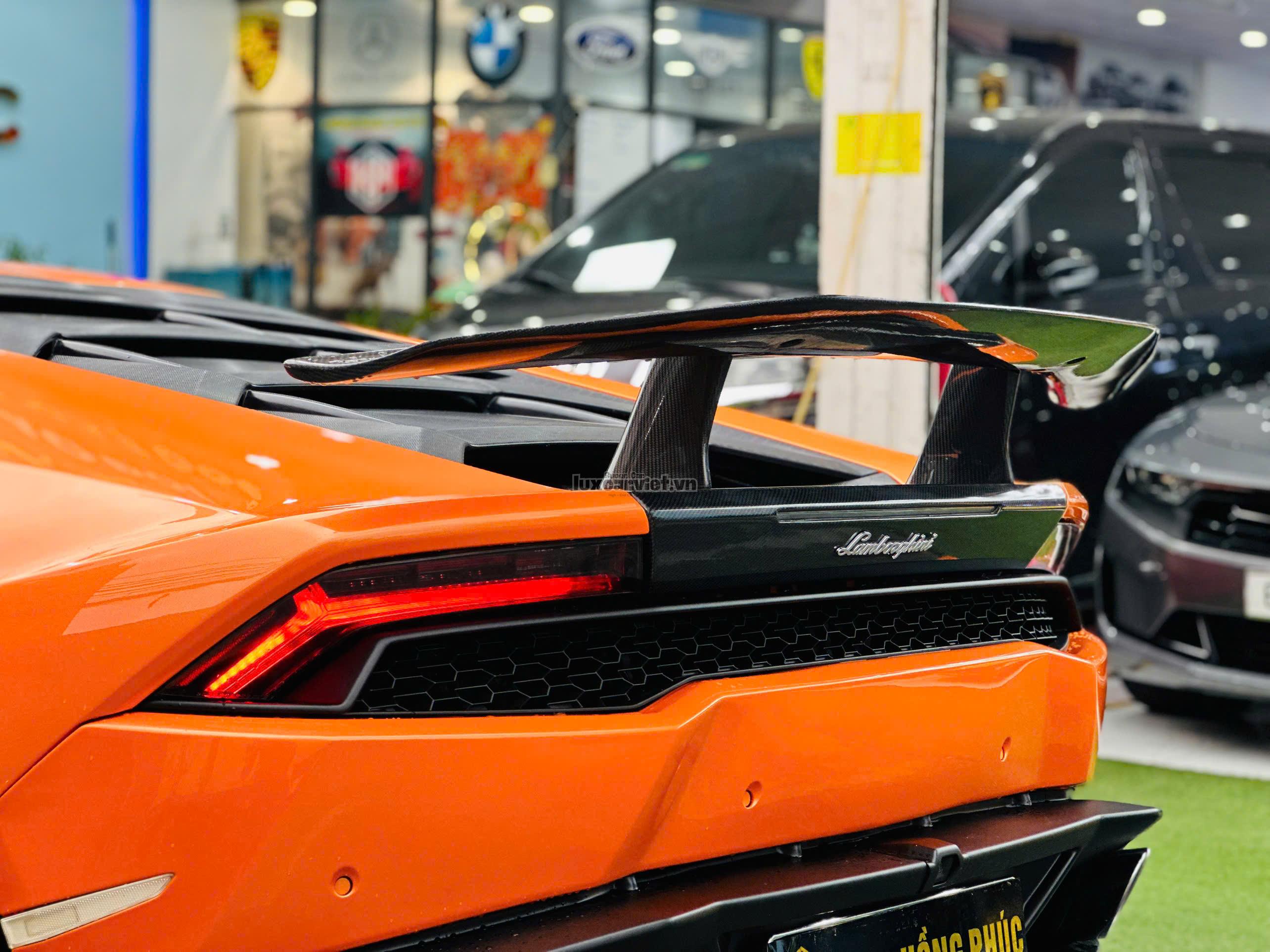 Cho Thuê Siêu Xe Lamborghini Huracan Màu Đỏ Tại Hồ Chí Minh