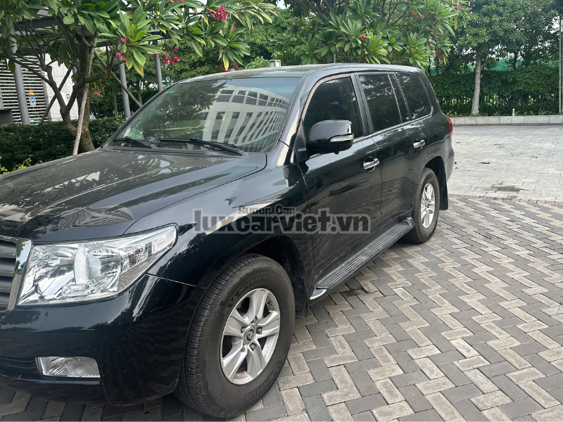 Cho Thuê Xe Land Cruiser 7 Chỗ Màu Đen Có Tài, Tự Lái Tại TP.HCM