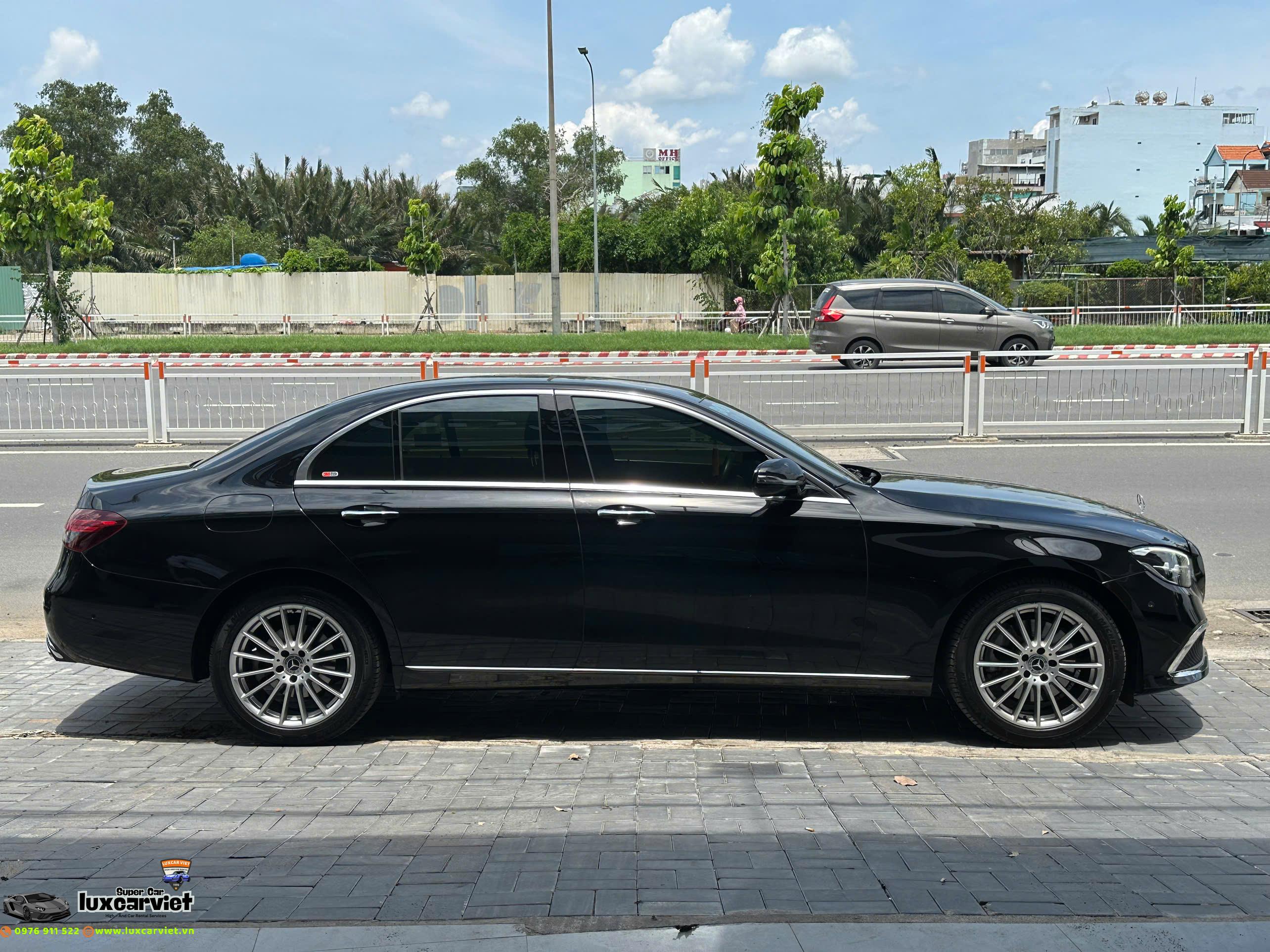 Thuê Xe Tự Lái Mercedes-Benz E200 4 Chỗ Tại TP Hồ Chí Minh