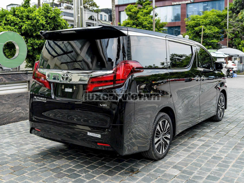 Thuê Xe Toyota Alphard 7 Chỗ Có Tài Xế Tại TP.HCM