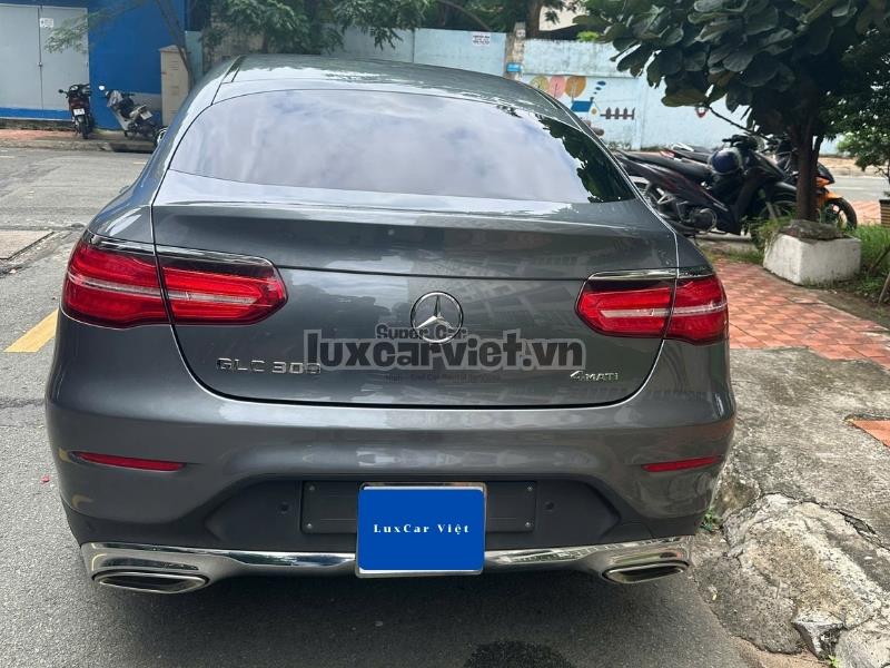 Thuê Xe Mercedes GLC 300 5 Chỗ Có Tài Xế Tại TP.HCM