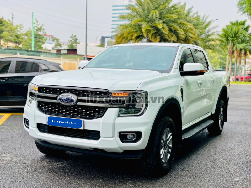 Thuê Xe Tự Lái Ford Ranger 5 Chỗ Màu Trắng Tại Quy Nhơn