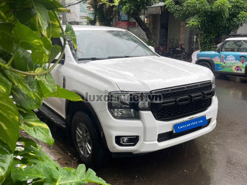 Thuê Xe Tự Lái Ford Ranger 5 Chỗ Màu Trắng Tại Quy Nhơn